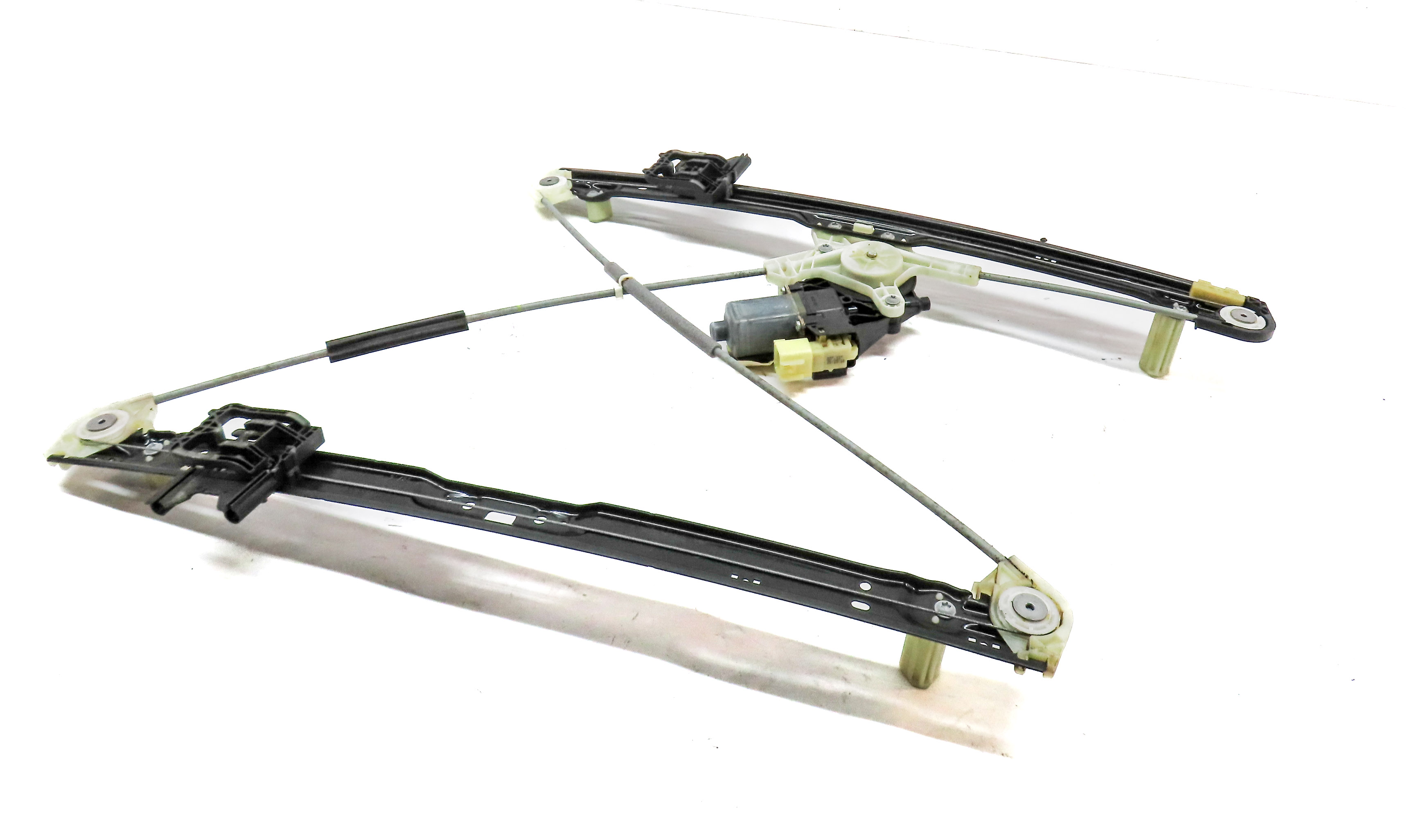 15 RANGE ROVER SPORT (L494) FRONT RIGHT PASSENGER DOOR WINDOW REGULATOR w/ MOTOR — exact item pictured
